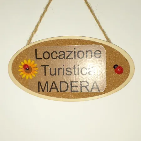 Locazione Turistica Madera 招待所 *